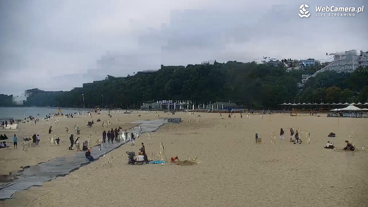 GDYNIA - widok na plażę i marinę - 13 lipiec 2026, 17:21