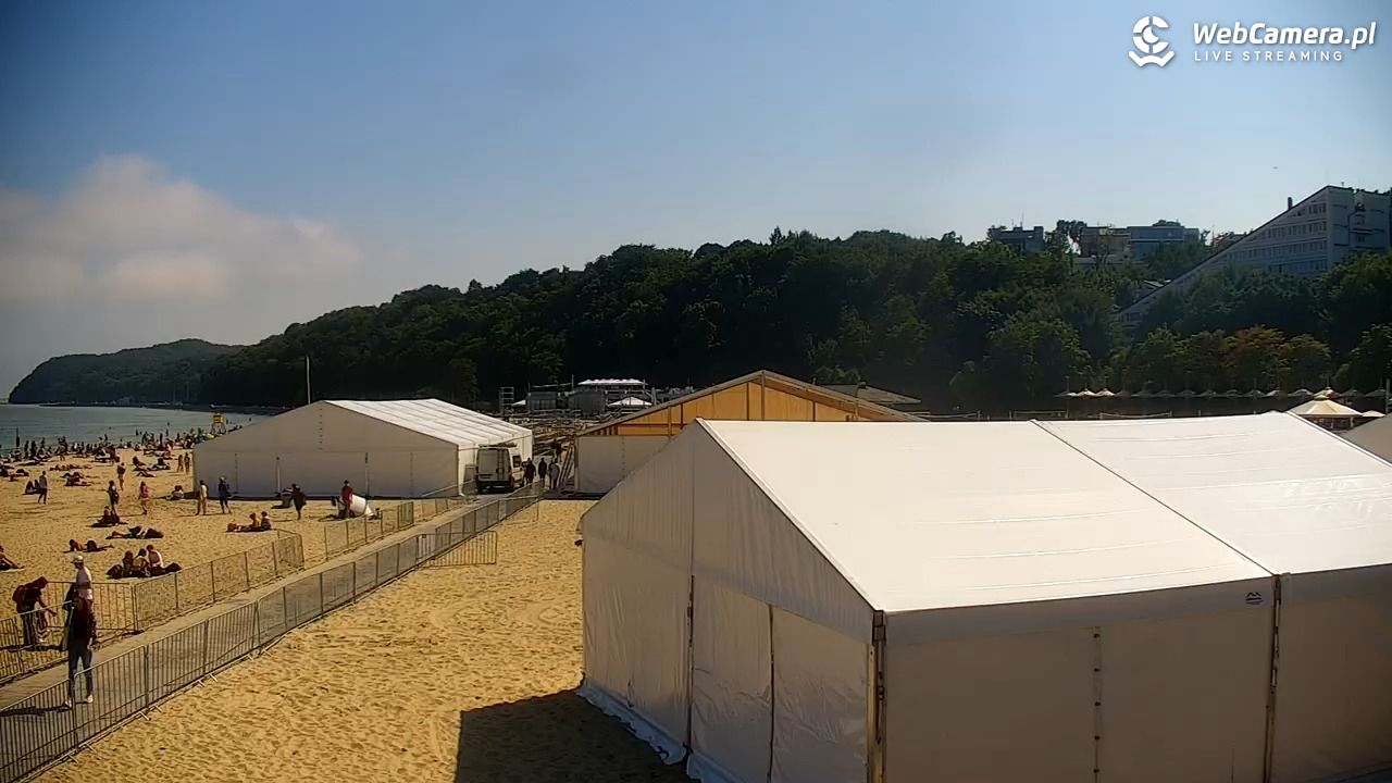 GDYNIA - widok na plażę i marinę - 15 lipiec 2026, 15:05