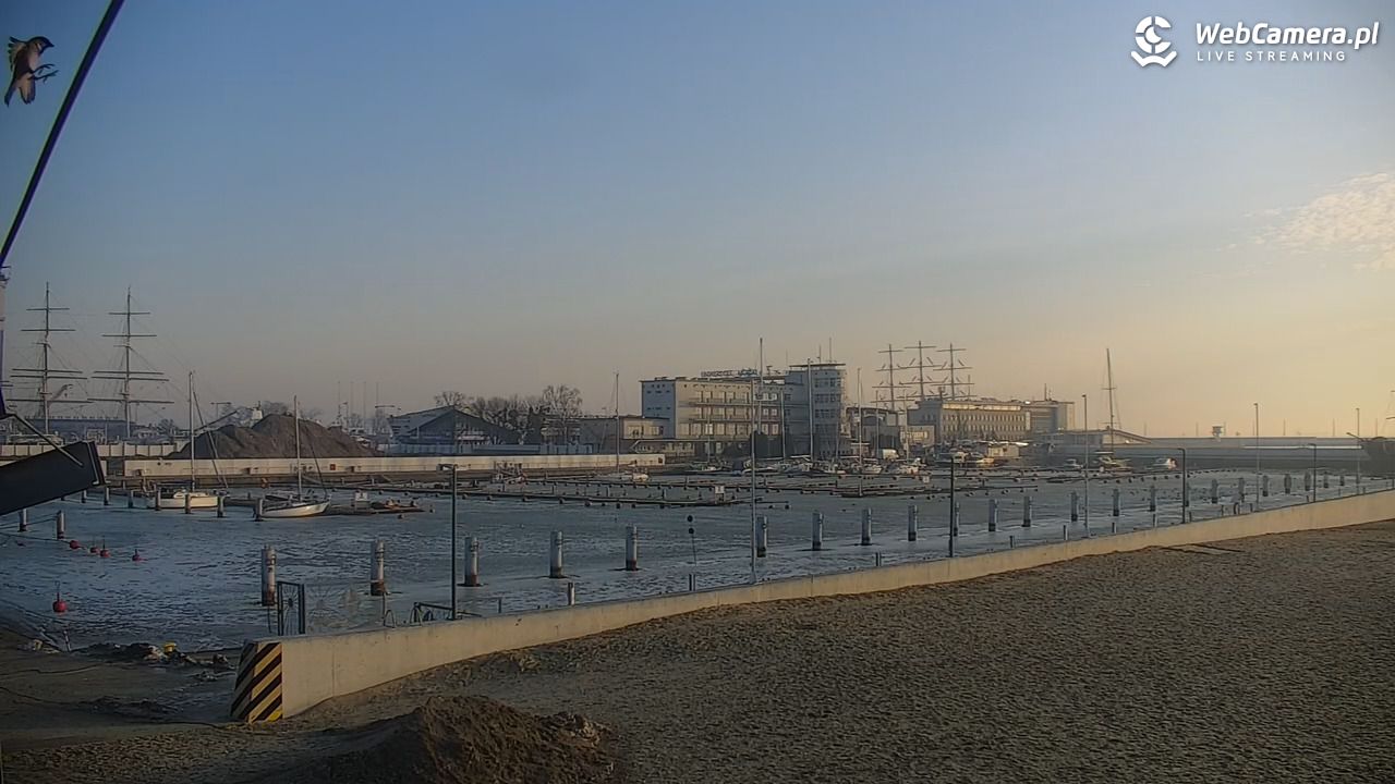 GDYNIA - widok na plażę i marinę - 28 luty 2026, 08:04