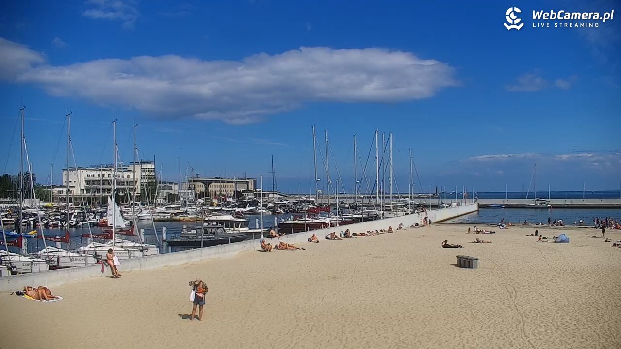 GDYNIA - widok na plażę i marinę - 01 sierpień 2025, 14:42