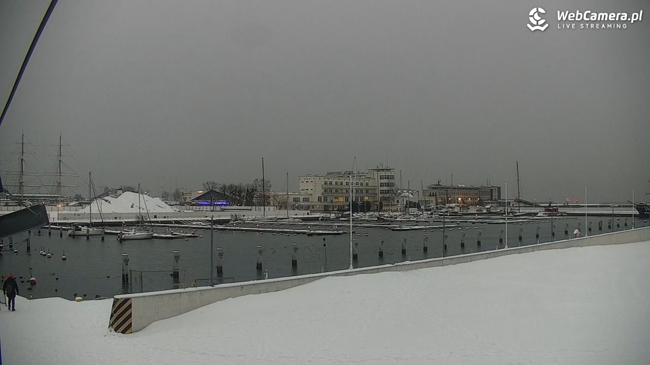 GDYNIA - widok na plażę i marinę - 13 styczeń 2026, 08:11