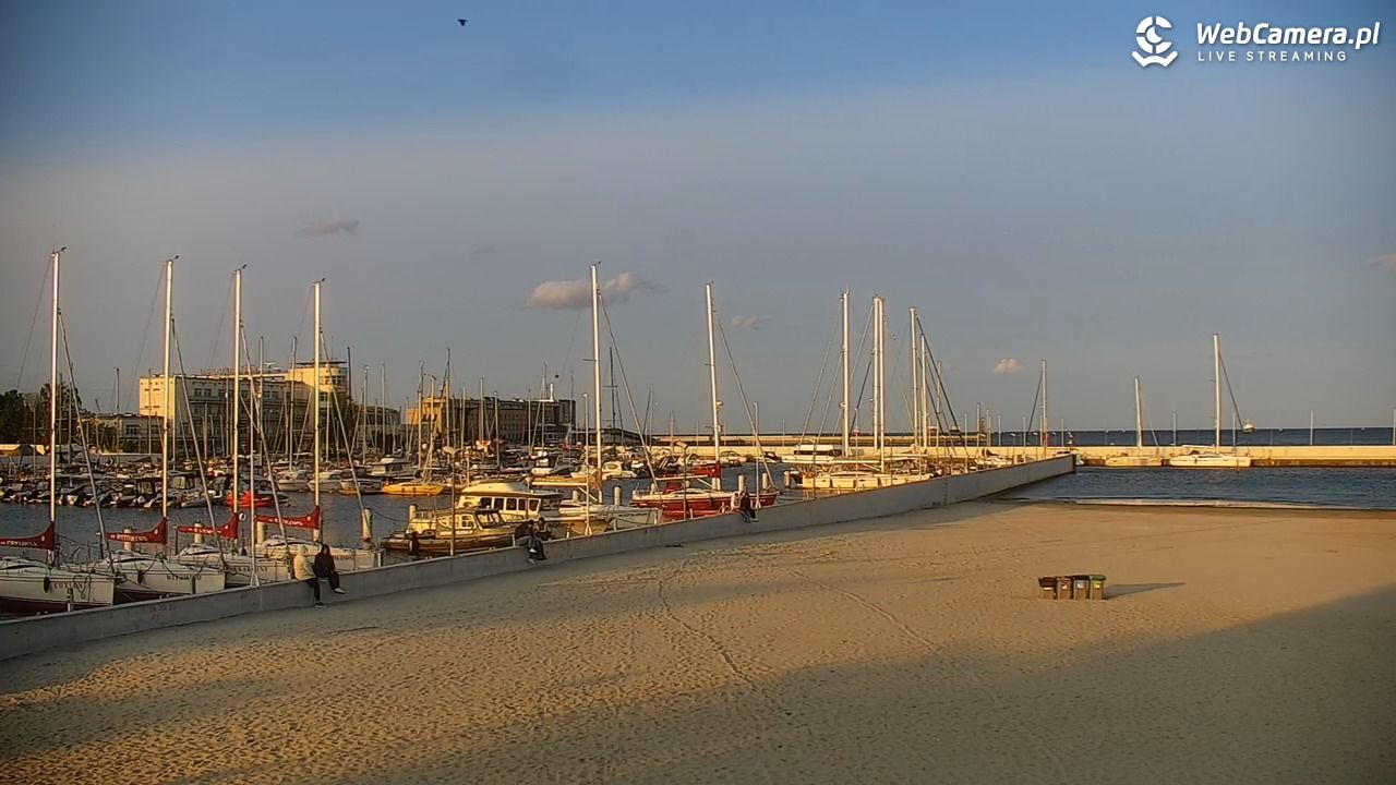 GDYNIA - widok na plażę i marinę - 09 czerwiec 2025, 20:03