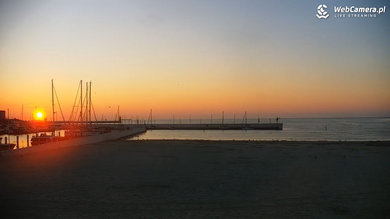 GDYNIA - widok na plażę i marinę - 27 sierpień 2026, 05:52