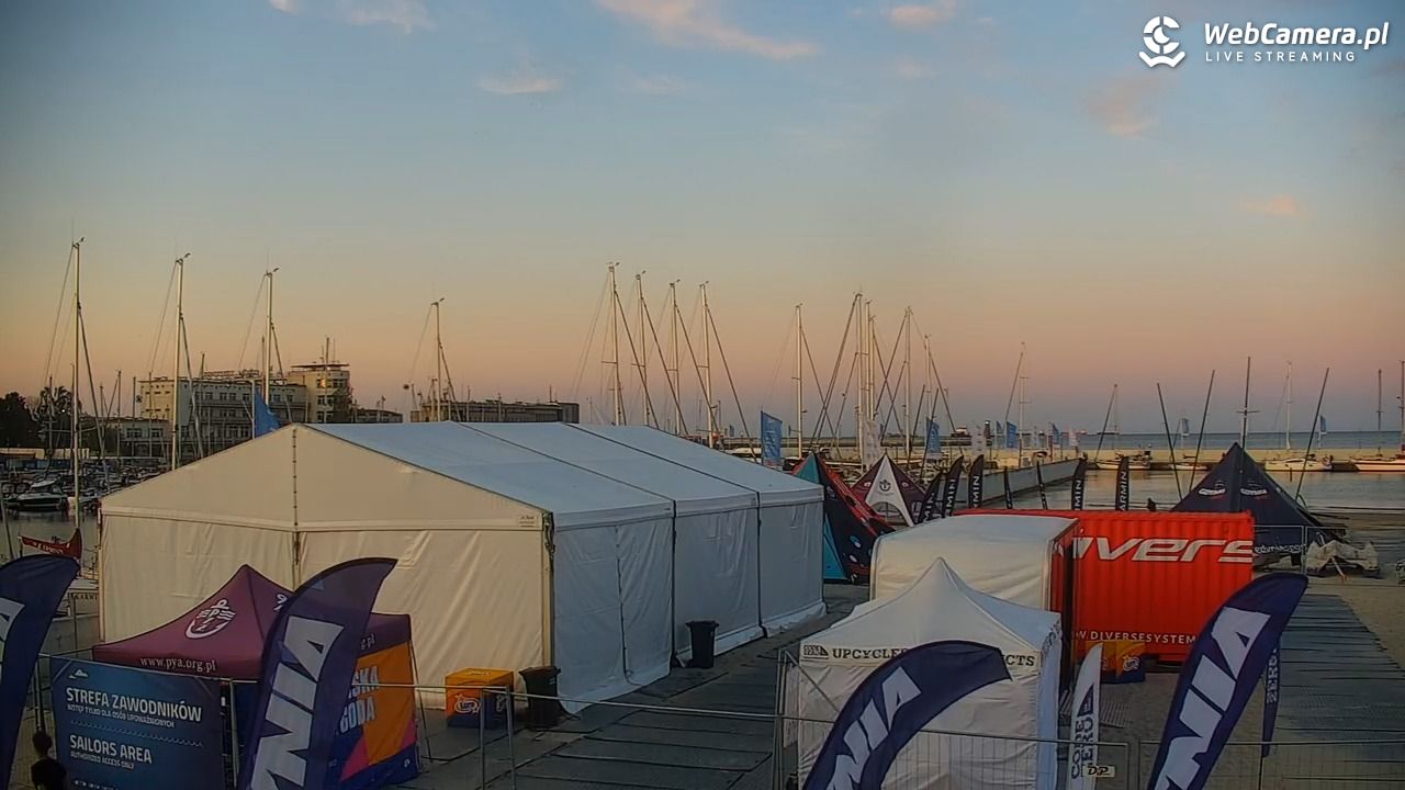 GDYNIA - widok na plażę i marinę - 14 lipiec 2026, 21:05