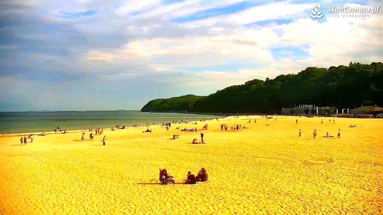 GDYNIA - widok na plażę i marinę - 26 maj 2026, 17:16