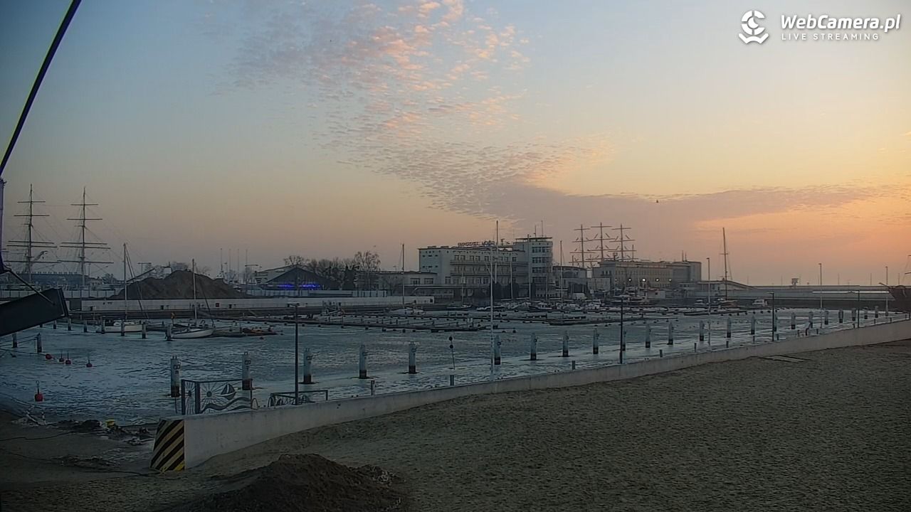GDYNIA - widok na plażę i marinę - 28 luty 2026, 06:46