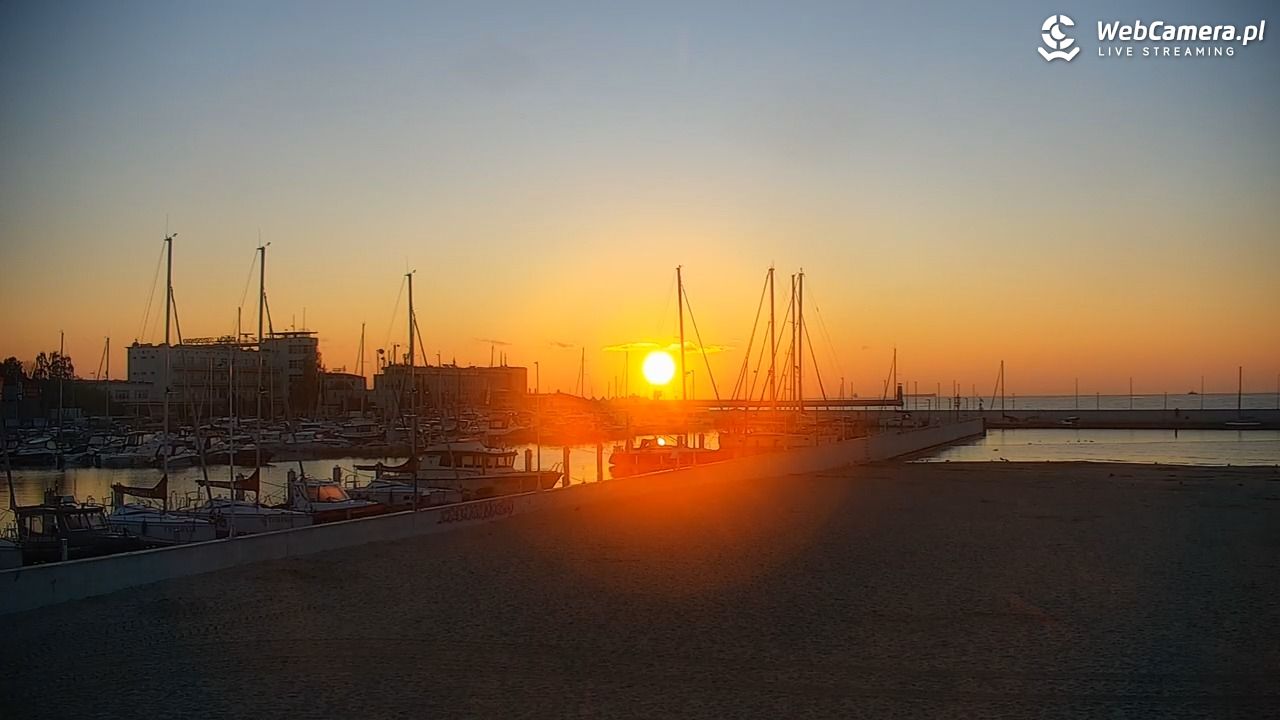GDYNIA - widok na plażę i marinę - 27 sierpień 2026, 05:56