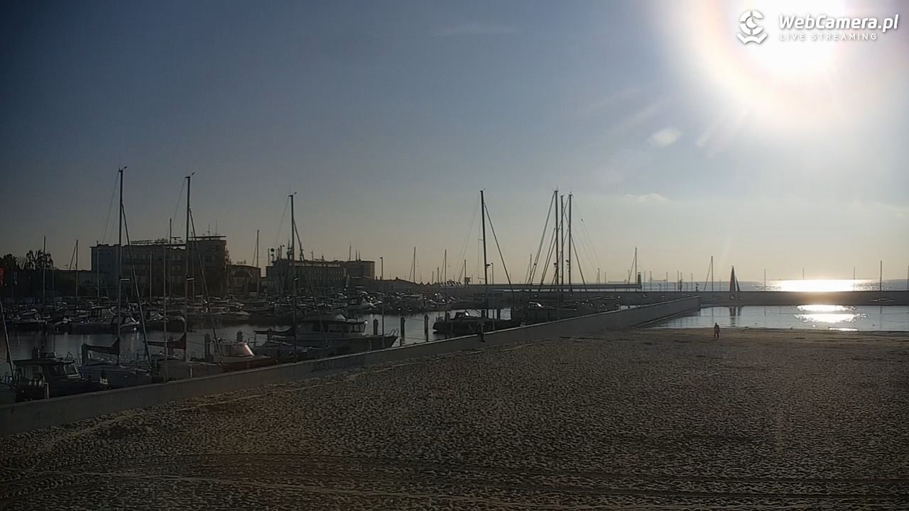GDYNIA - widok na plażę i marinę - 27 sierpień 2026, 07:45