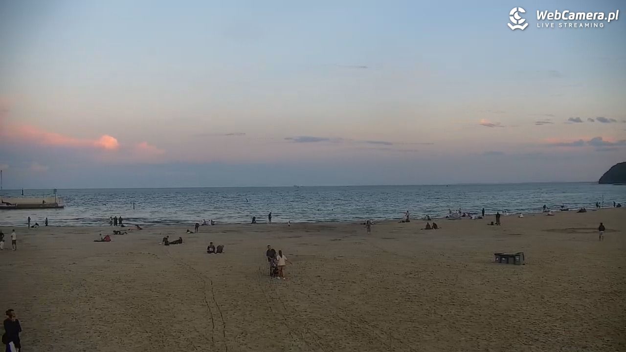 GDYNIA - widok na plażę i marinę - 29 sierpień 2026, 19:40