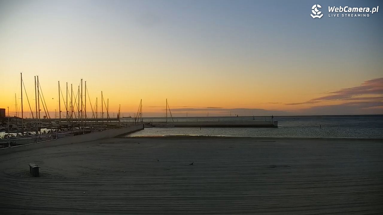 GDYNIA - widok na plażę i marinę - 27 maj 2026, 04:21