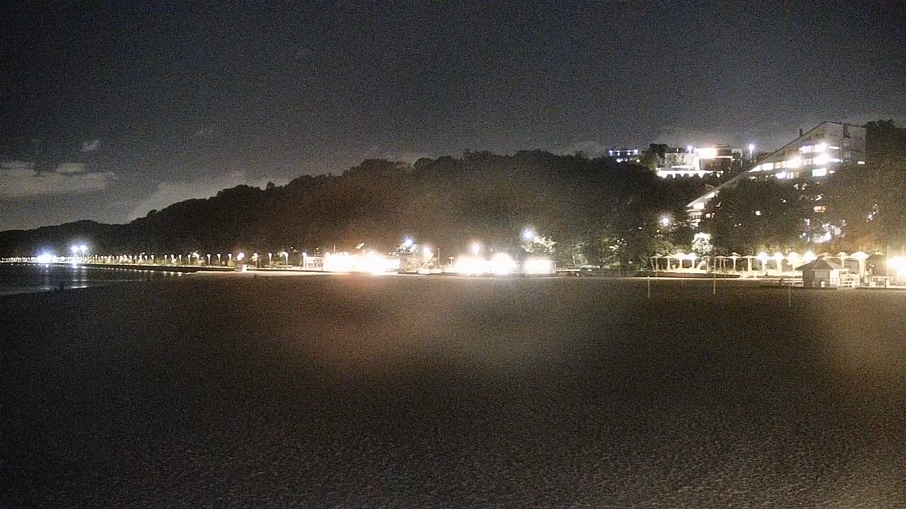 GDYNIA - widok na plażę i marinę - 14 październik 2026, 19:04