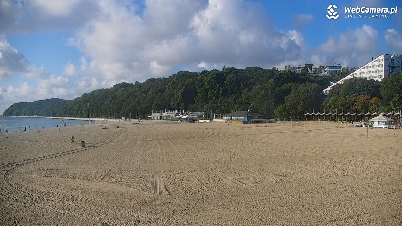 GDYNIA - widok na plażę i marinę - 26 sierpień 2026, 07:44