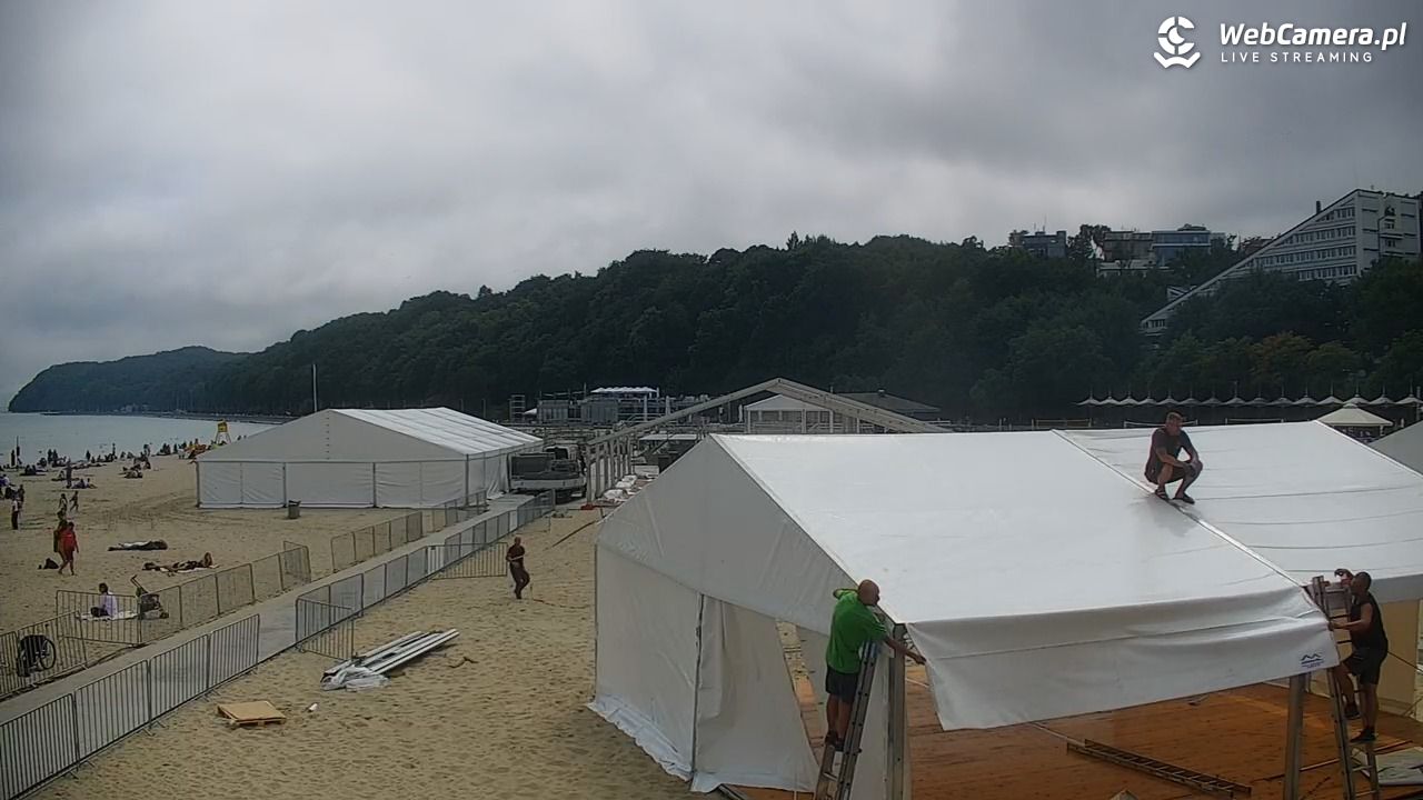 GDYNIA - widok na plażę i marinę - 15 lipiec 2026, 13:46
