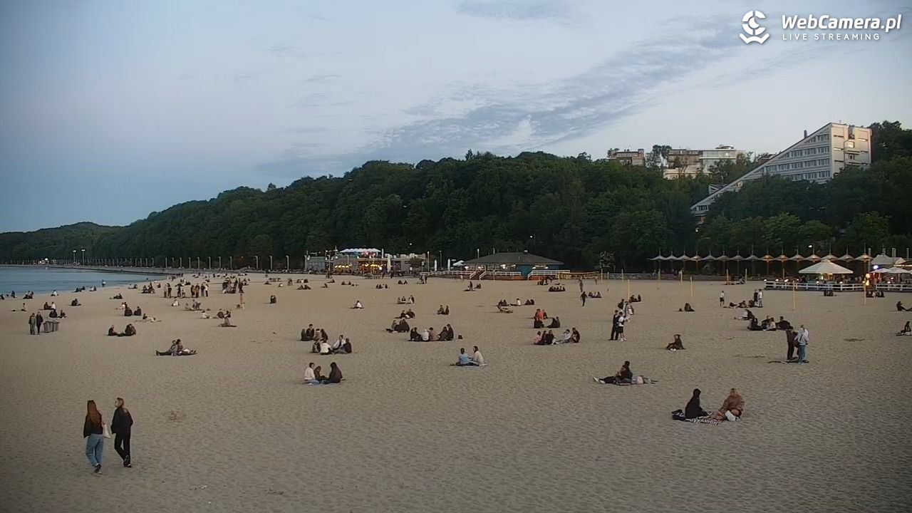 GDYNIA - widok na plażę i marinę - 29 maj 2026, 21:24