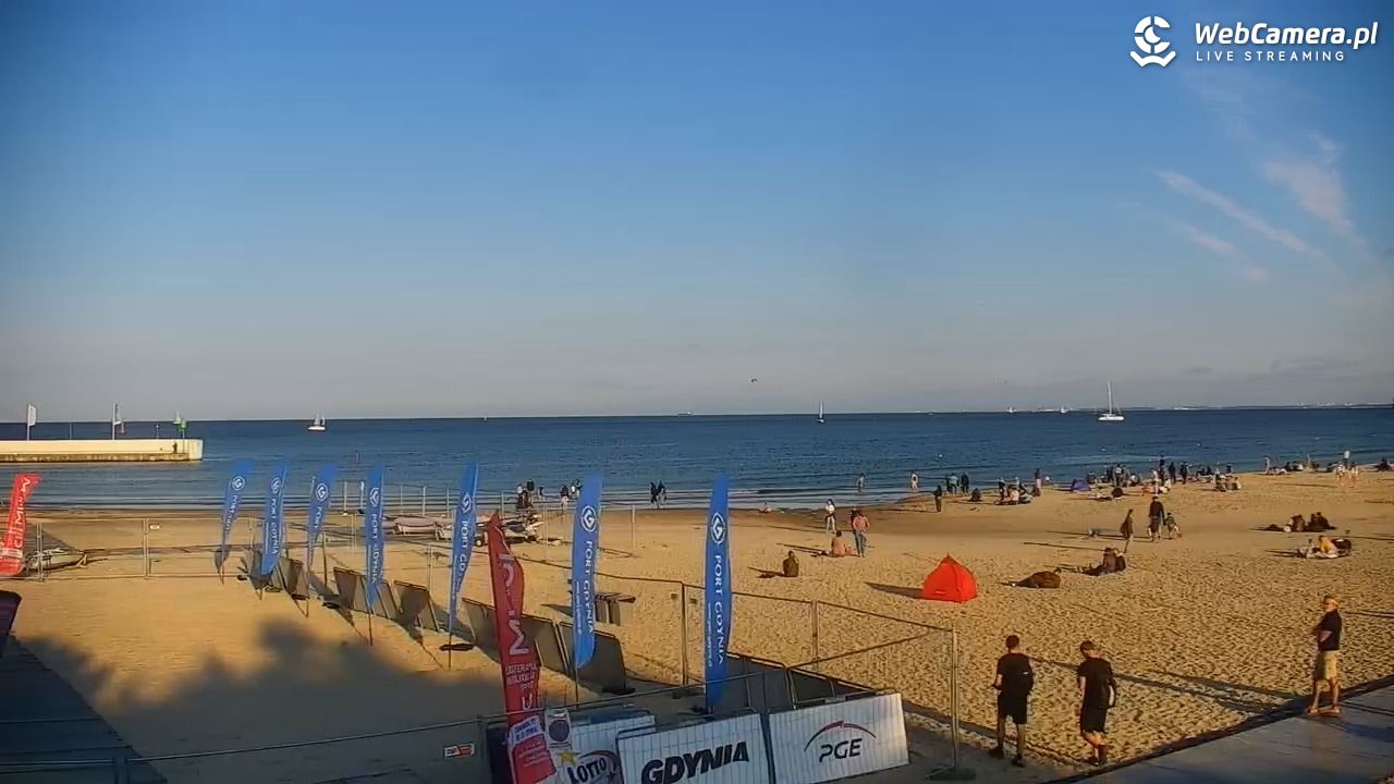 GDYNIA - widok na plażę i marinę - 13 lipiec 2026, 19:15