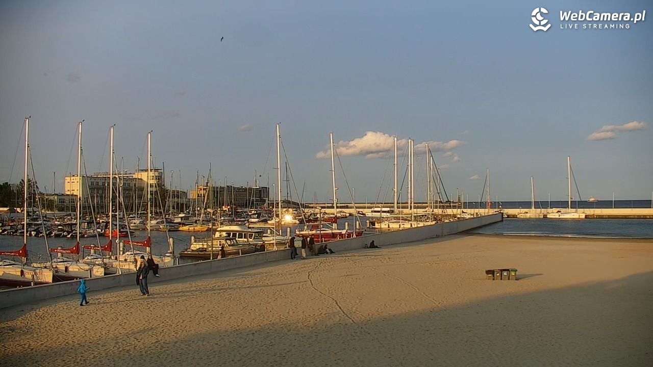 GDYNIA - widok na plażę i marinę - 09 czerwiec 2025, 19:47