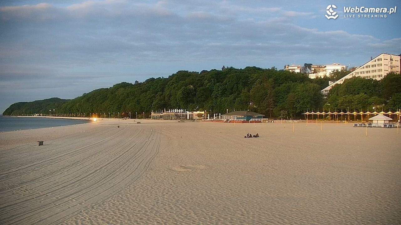 GDYNIA - widok na plażę i marinę - 27 maj 2026, 03:47