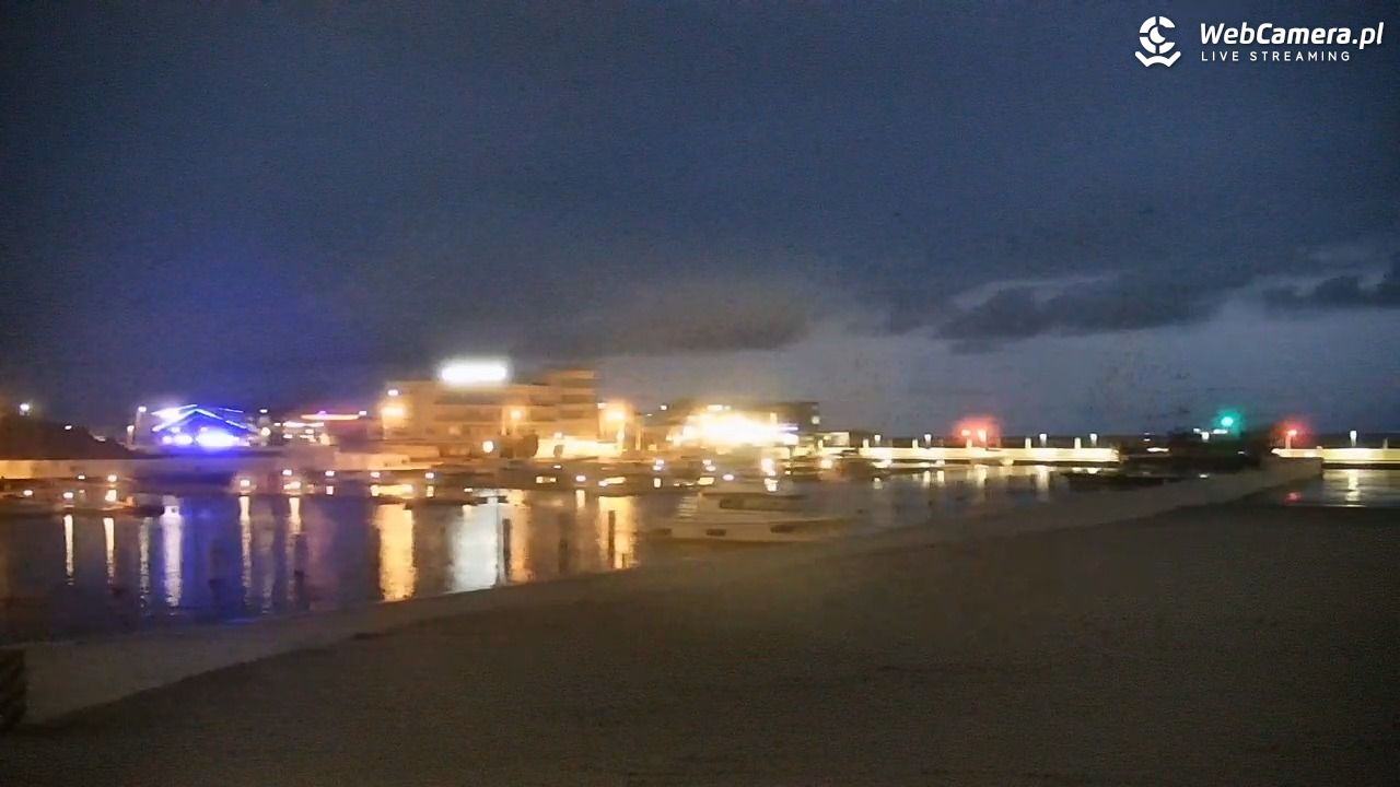 GDYNIA - widok na plażę i marinę - 27 listopad 2025, 06:48