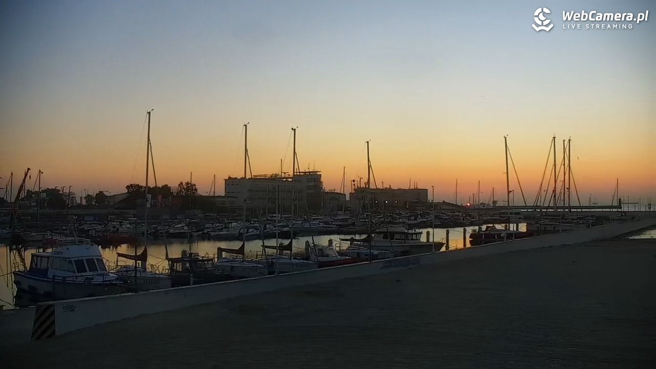 GDYNIA - widok na plażę i marinę - 27 sierpień 2026, 05:44