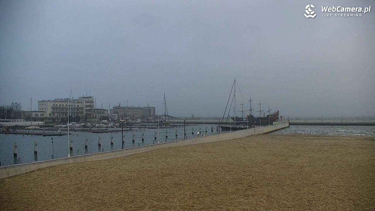 GDYNIA - widok na plażę i marinę - 30 listopad 2025, 09:01