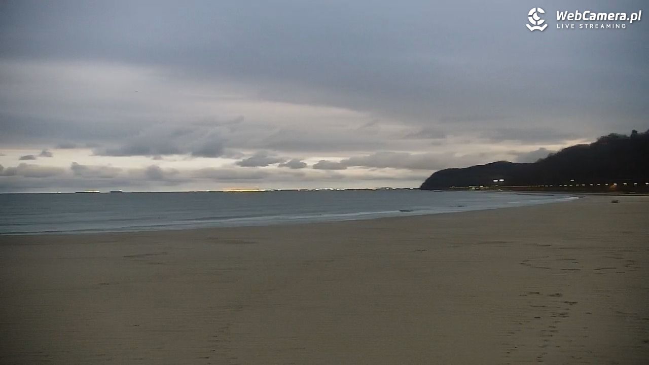 GDYNIA - widok na plażę i marinę - 27 listopad 2025, 07:08