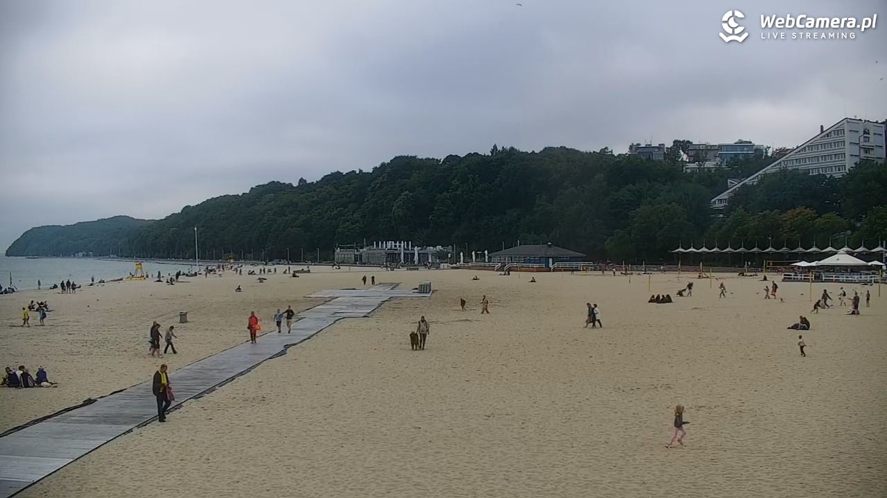 GDYNIA - widok na plażę i marinę - 13 lipiec 2026, 16:38