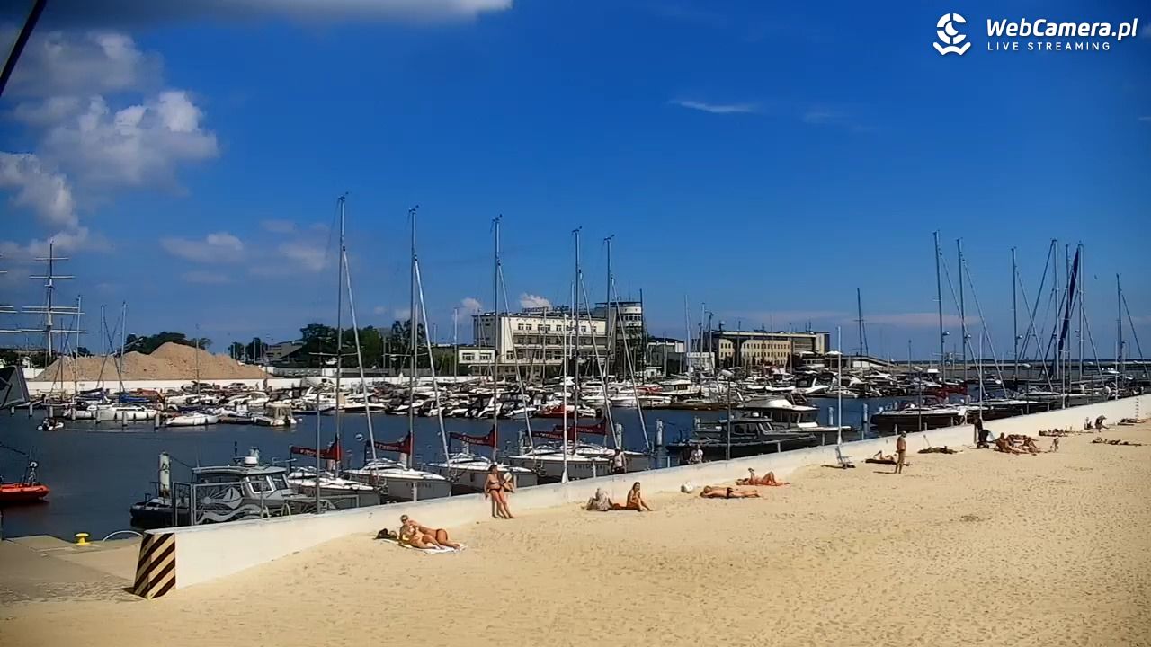 GDYNIA - widok na plażę i marinę - 01 sierpień 2025, 12:51