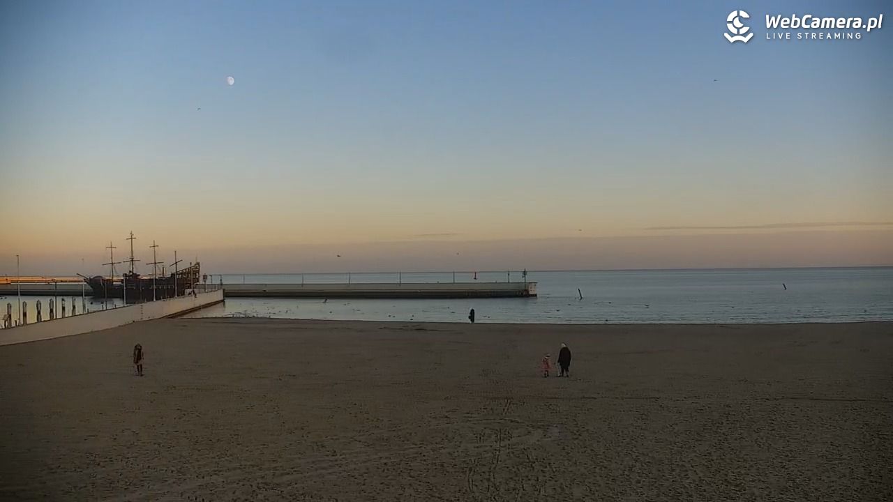 GDYNIA - widok na plażę i marinę - 01 grudzień 2025, 14:47
