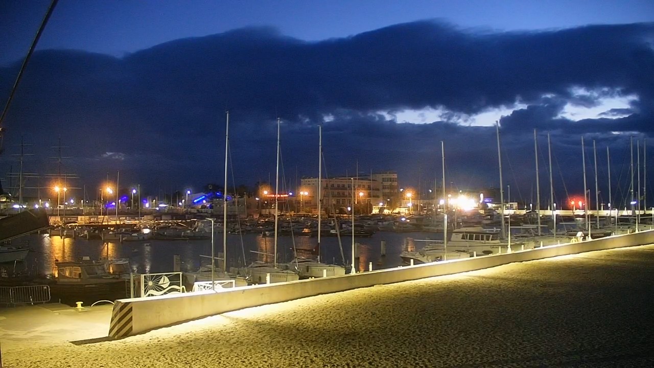 GDYNIA - widok na plażę i marinę - 14 październik 2026, 04:23