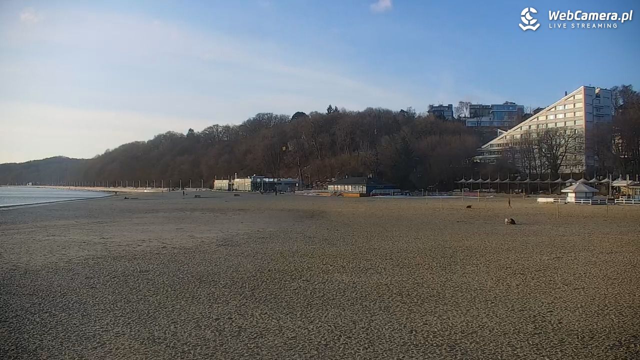GDYNIA - widok na plażę i marinę - 01 marzec 2026, 08:04