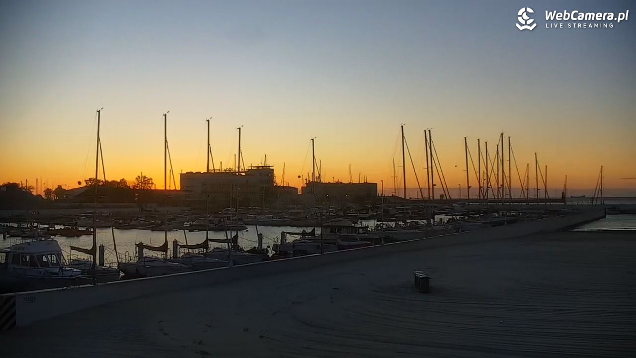 GDYNIA - widok na plażę i marinę - 27 maj 2026, 04:22