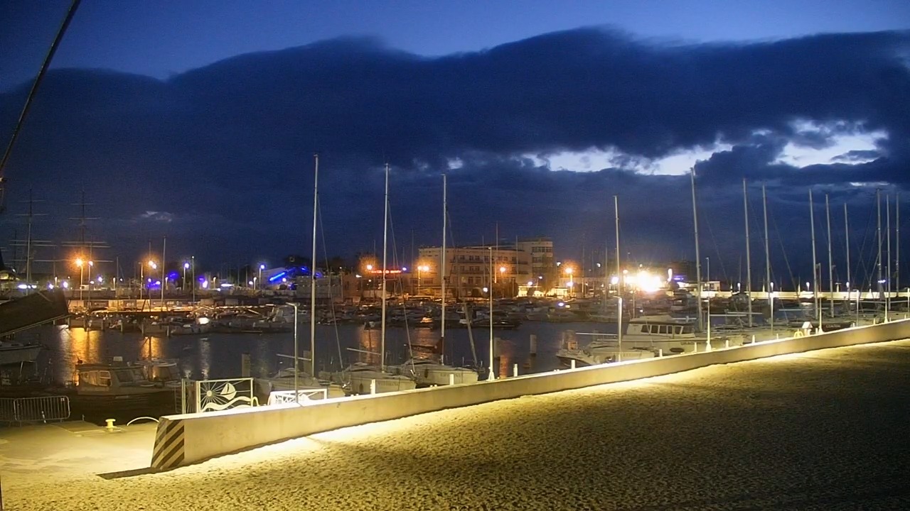 GDYNIA - widok na plażę i marinę - 14 październik 2026, 04:22