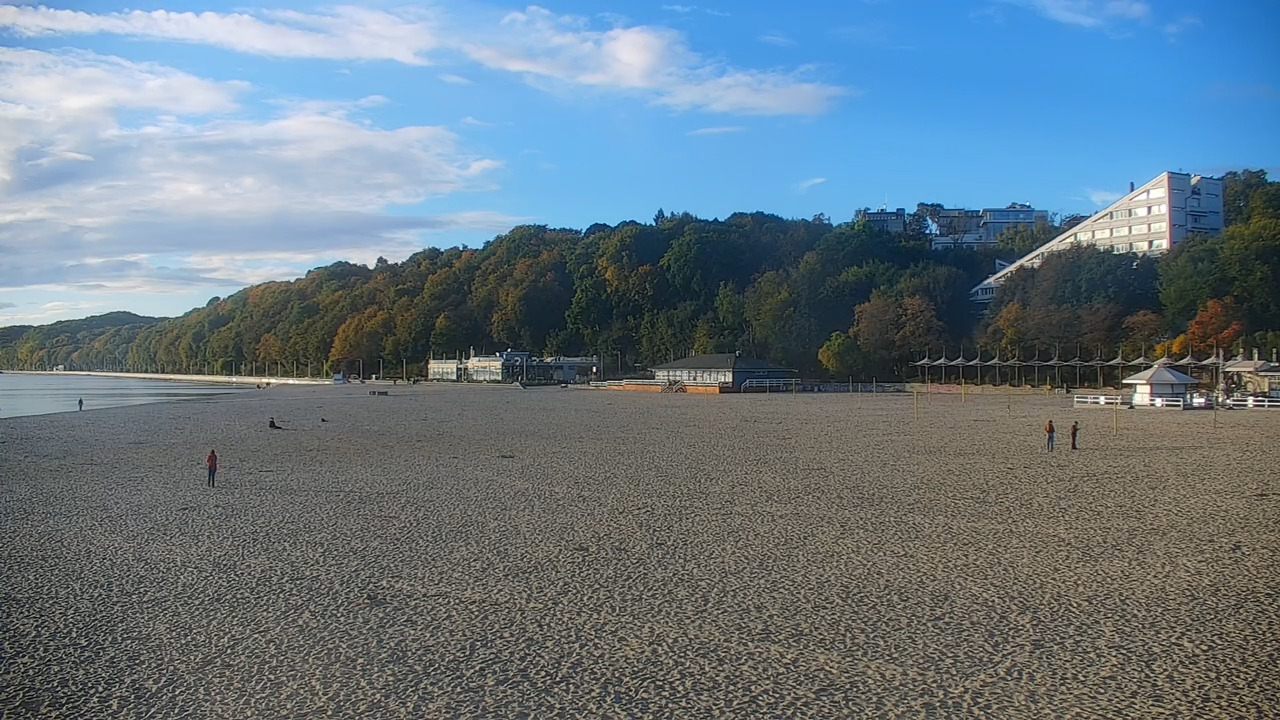 GDYNIA - widok na plażę i marinę - 12 październik 2026, 06:20