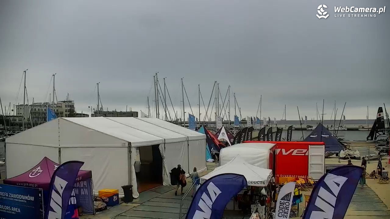 GDYNIA - widok na plażę i marinę - 15 lipiec 2026, 13:04