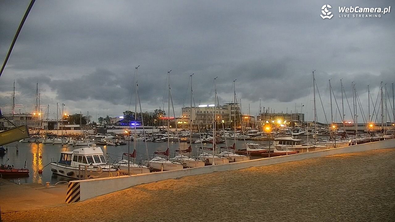 GDYNIA - widok na plażę i marinę - 15 maj 2025, 21:04