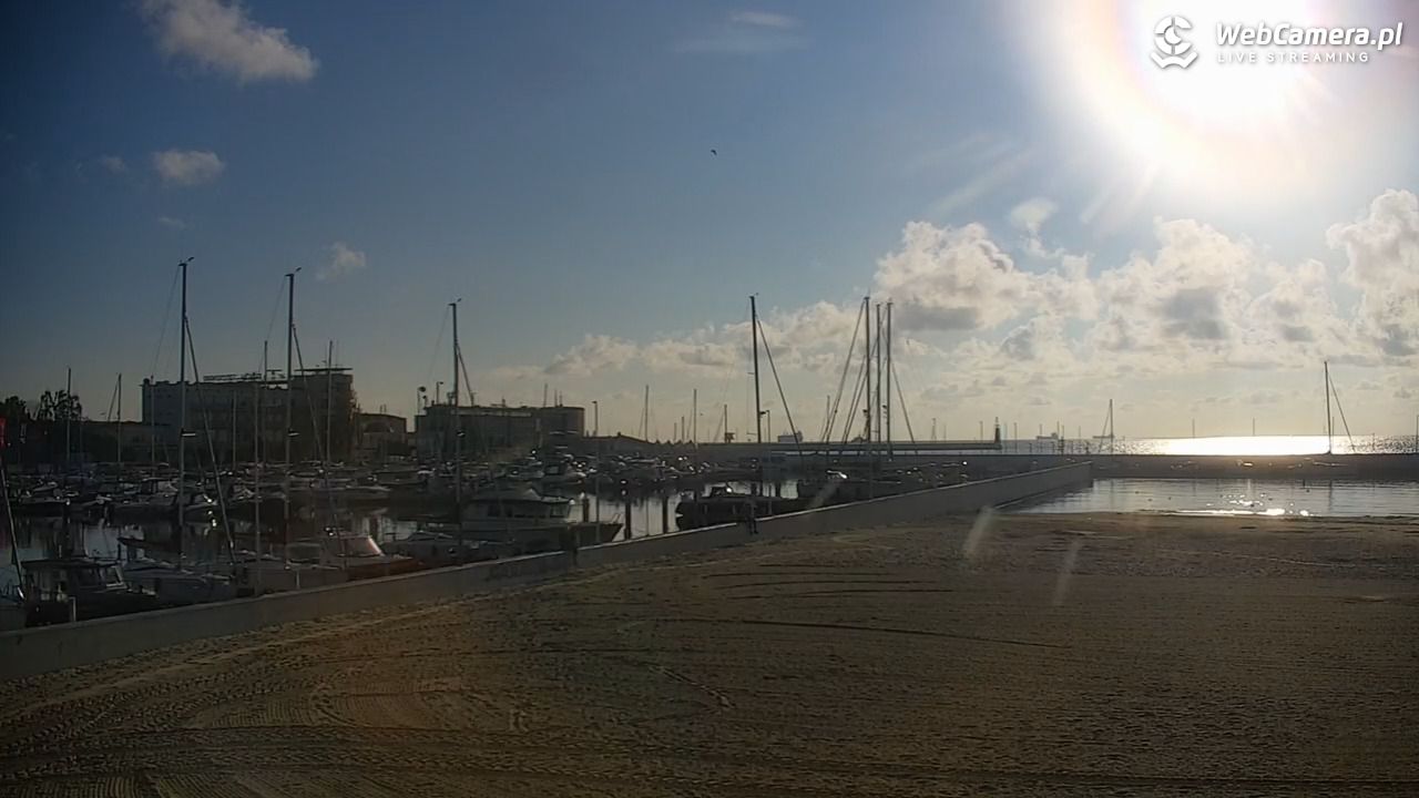 GDYNIA - widok na plażę i marinę - 26 sierpień 2026, 07:44