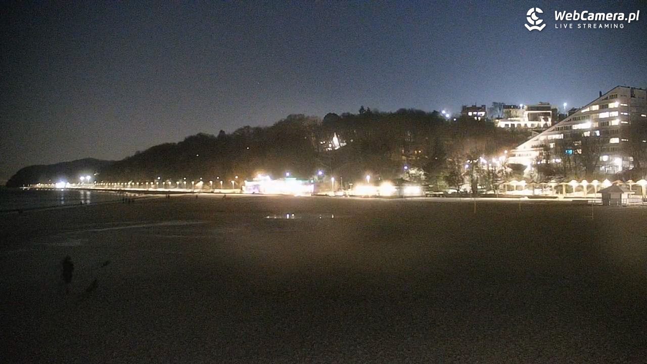 GDYNIA - widok na plażę i marinę - 27 luty 2026, 20:29