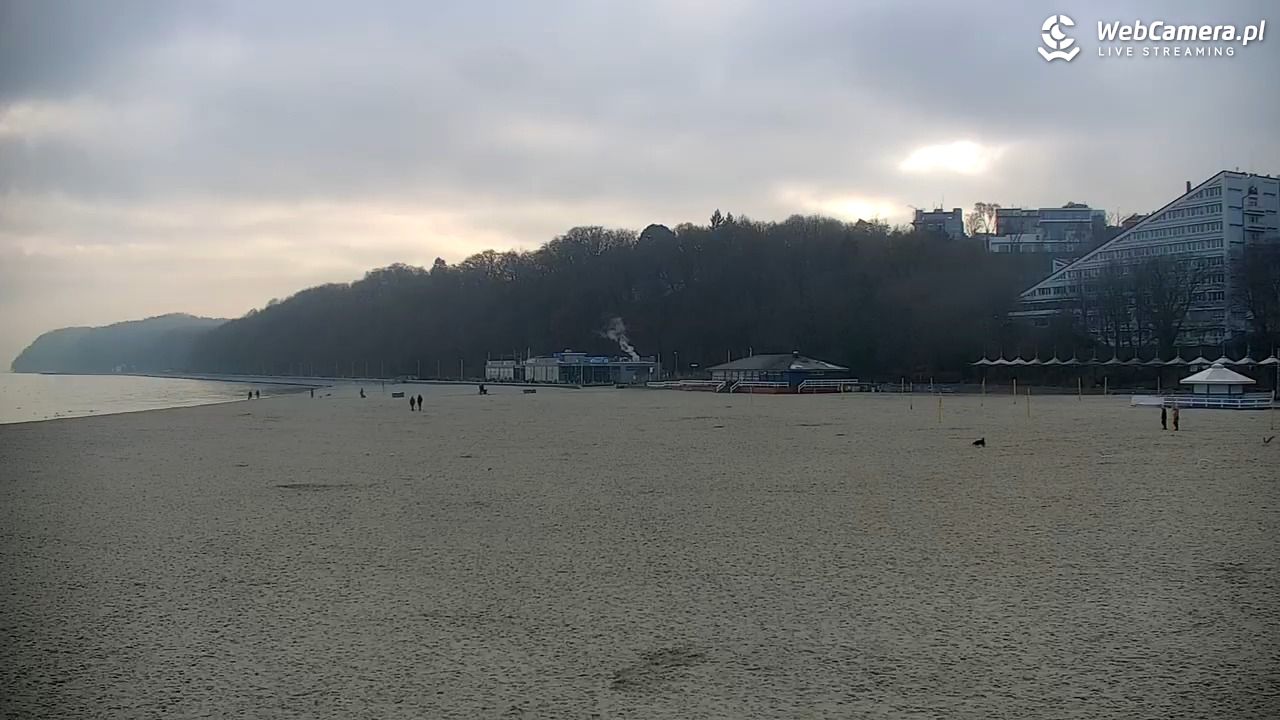 GDYNIA - widok na plażę i marinę - 25 listopad 2025, 13:09