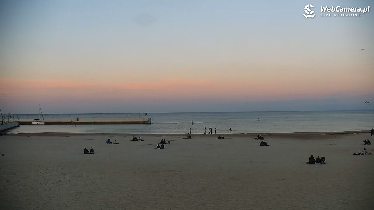 GDYNIA - widok na plażę i marinę - 30 maj 2026, 20:57