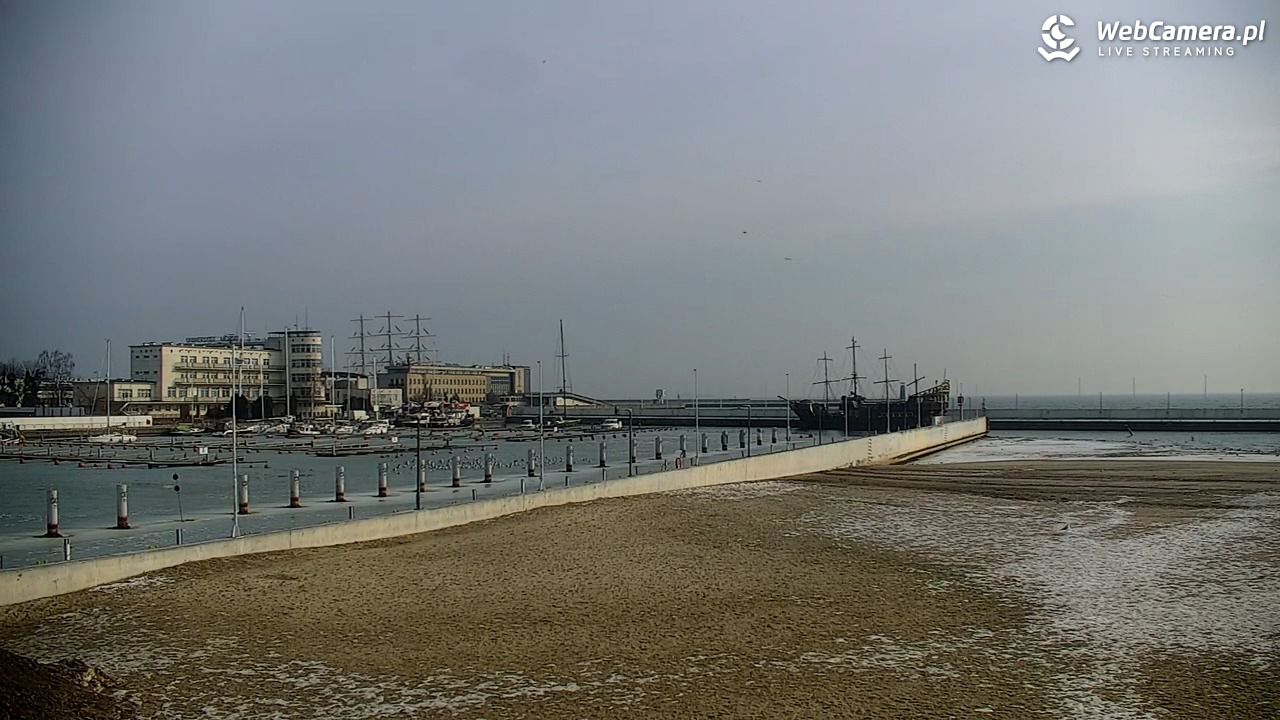 GDYNIA - widok na plażę i marinę - 27 luty 2026, 10:03