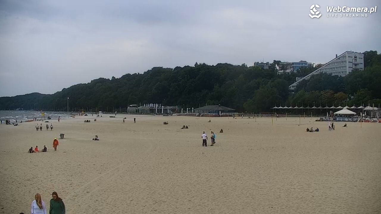 GDYNIA - widok na plażę i marinę - 28 sierpień 2026, 17:22