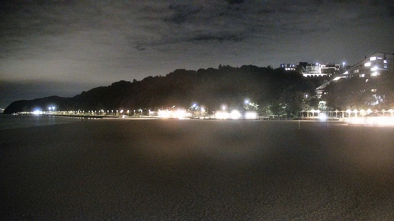 GDYNIA - widok na plażę i marinę - 11 październik 2026, 19:46