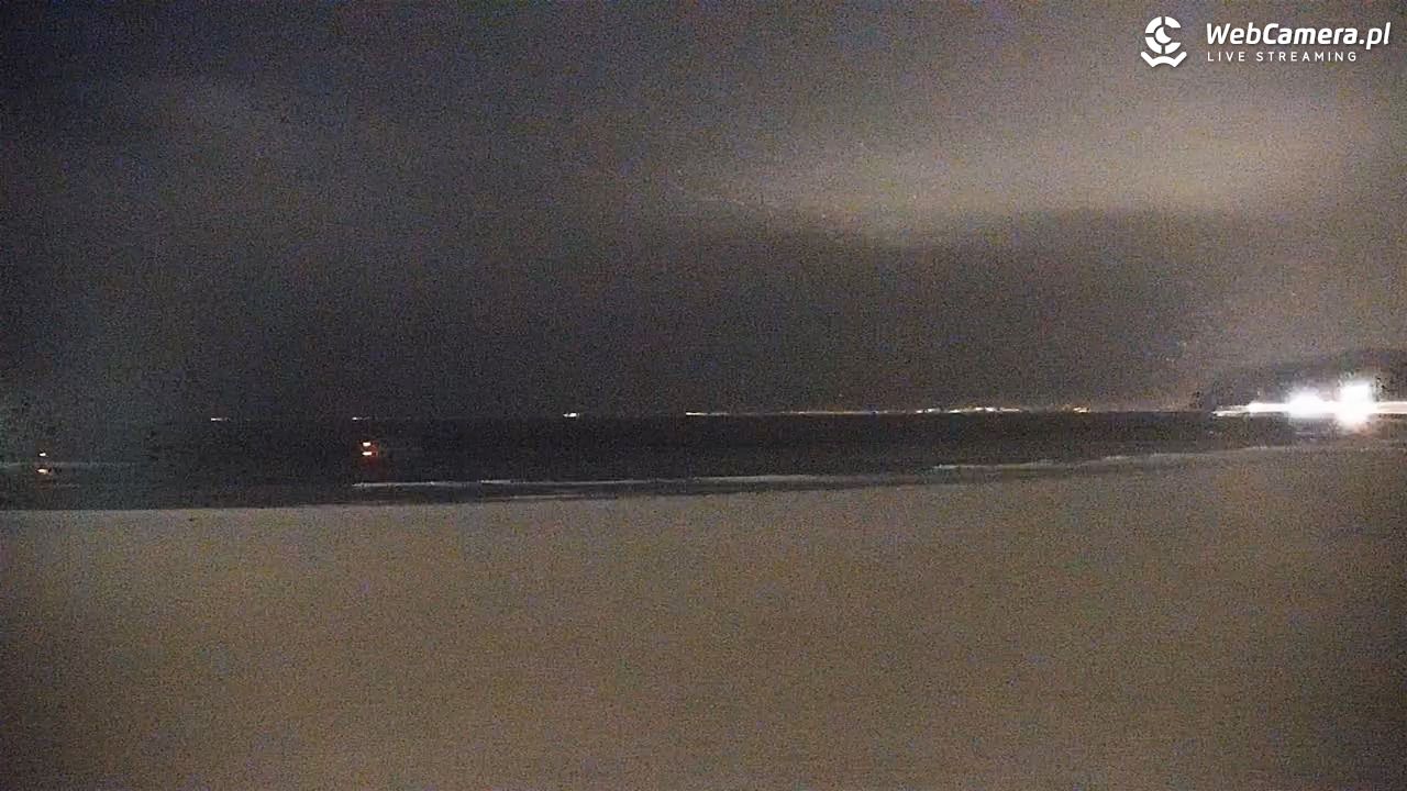 GDYNIA - widok na plażę i marinę - 28 listopad 2025, 22:29