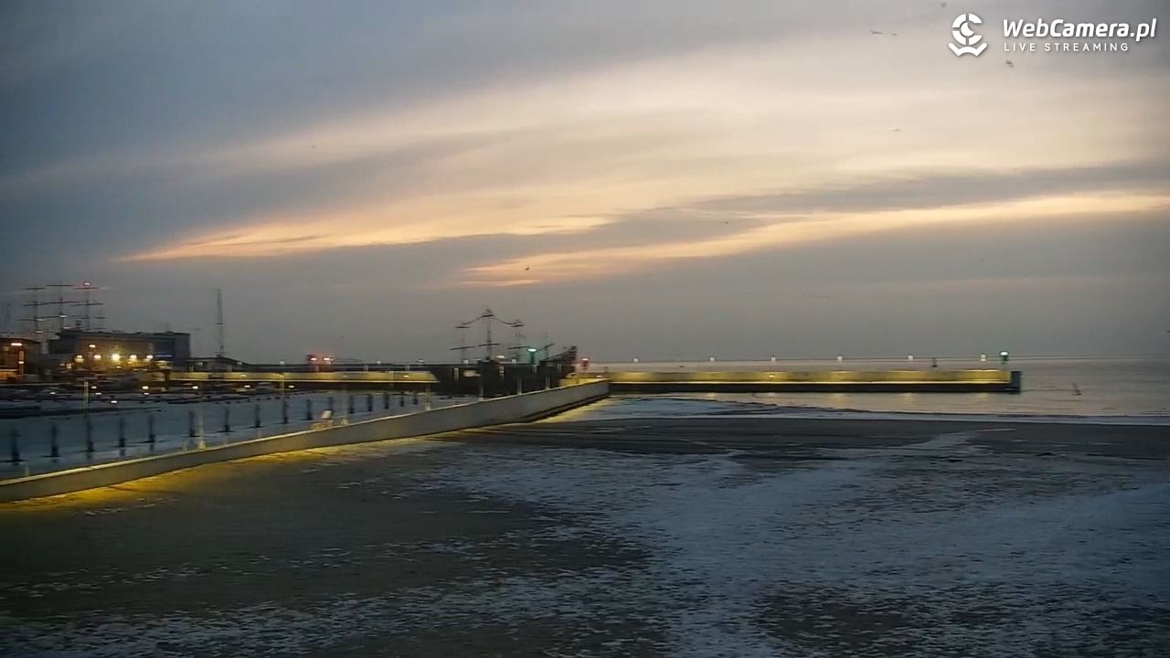 GDYNIA - widok na plażę i marinę - 27 luty 2026, 06:16
