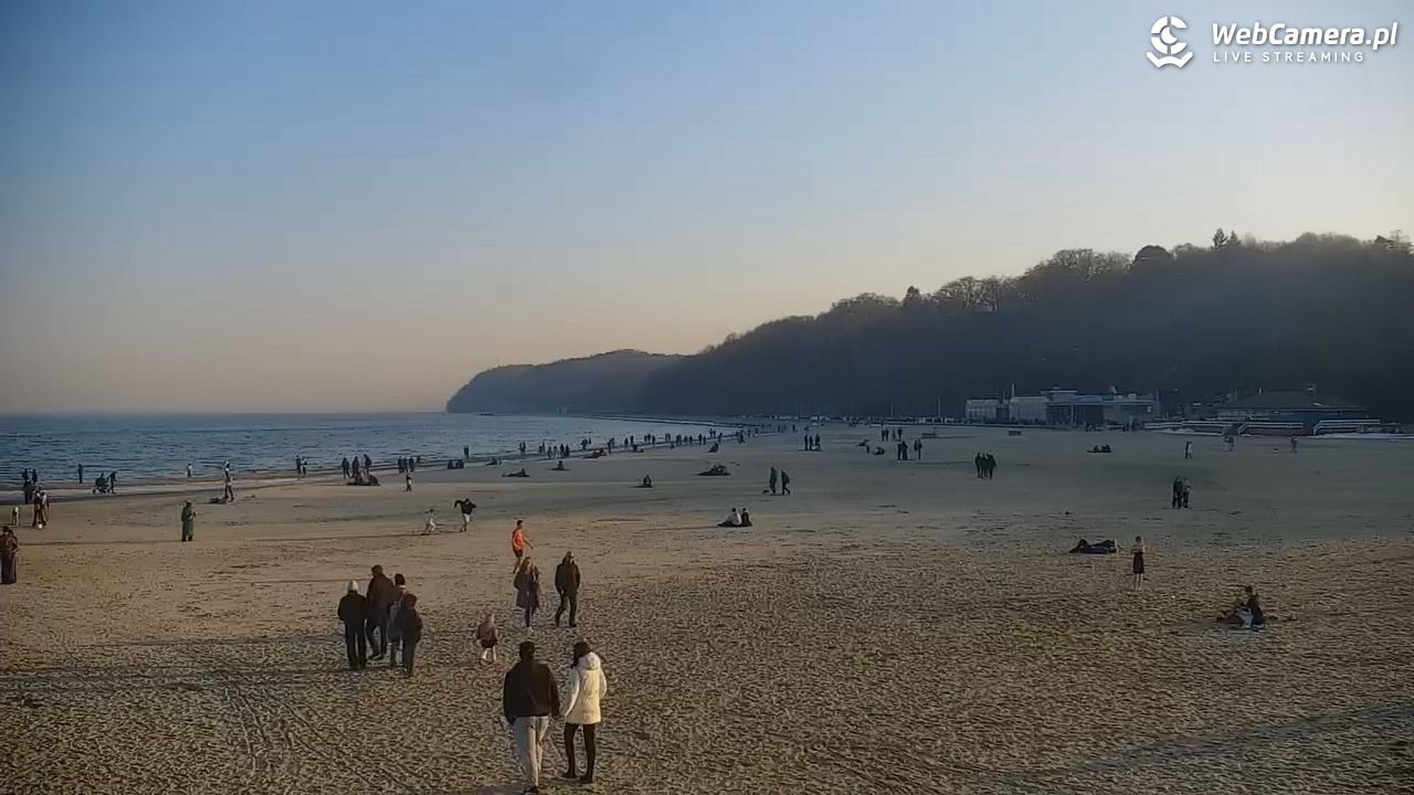 GDYNIA - widok na plażę i marinę - 28 luty 2026, 16:03
