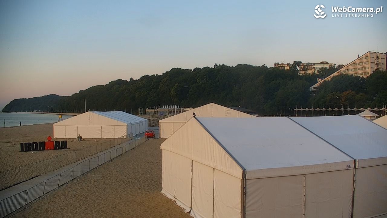 GDYNIA - widok na plażę i marinę - 16 lipiec 2026, 04:32