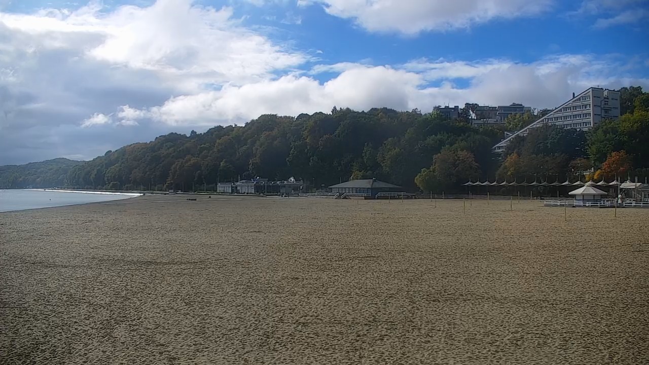 GDYNIA - widok na plażę i marinę - 13 październik 2026, 08:51