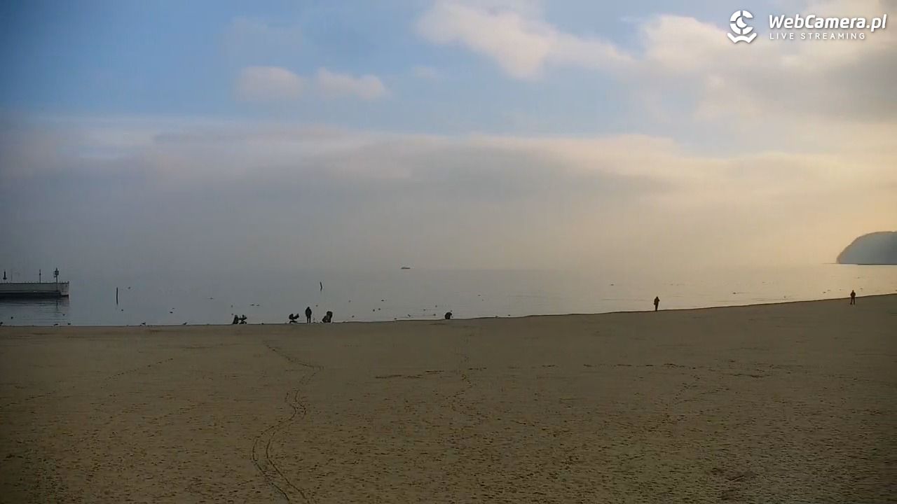 GDYNIA - widok na plażę i marinę - 25 listopad 2025, 12:44