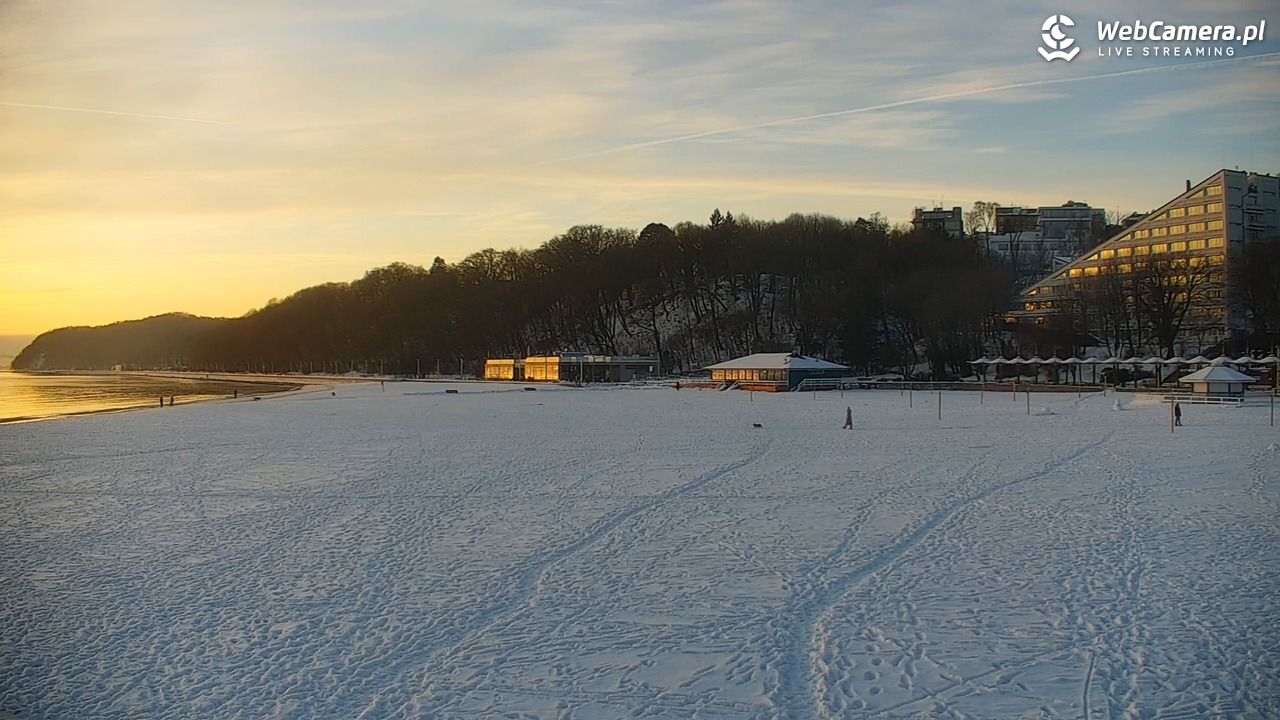 GDYNIA - widok na plażę i marinę - 15 styczeń 2026, 08:16