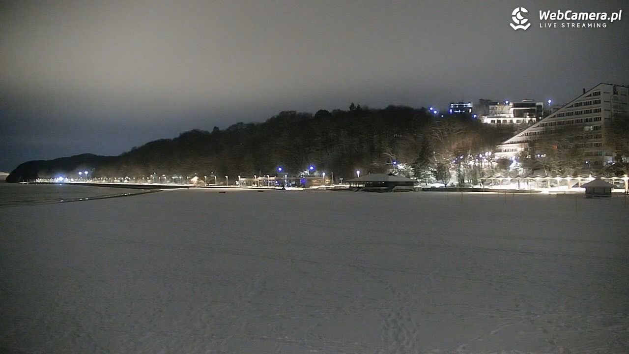 GDYNIA - widok na plażę i marinę - 13 styczeń 2026, 03:31